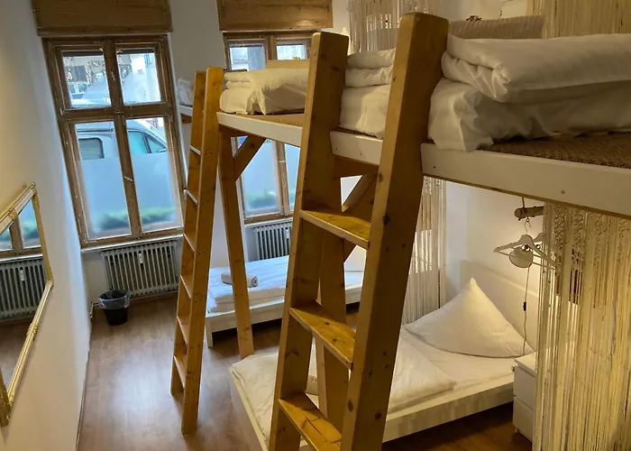 Minimal No 41 旅馆 *